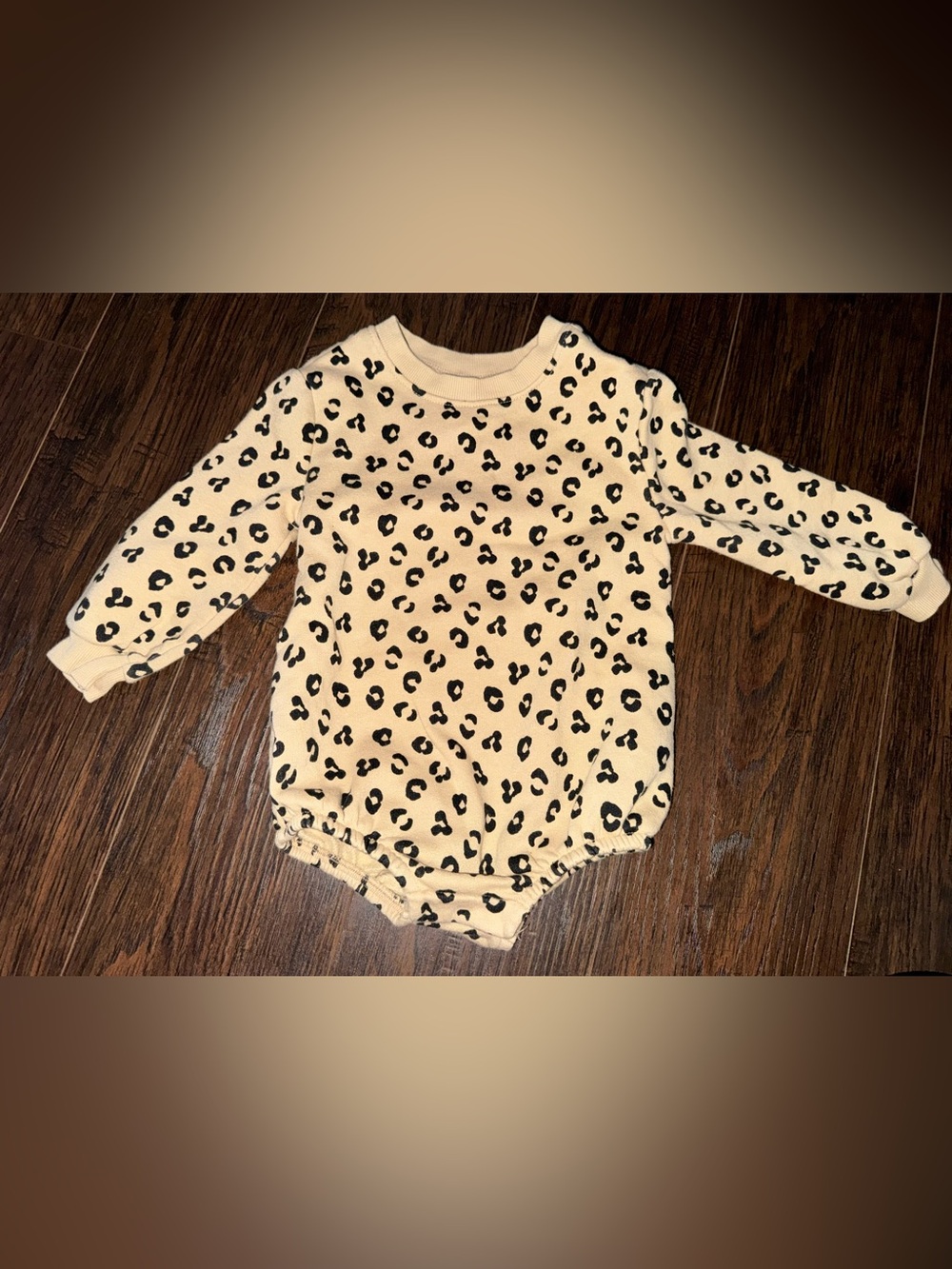 Old Navy Cream Leopard Print Long-Sleeve Baby Bodysuit 18-24M